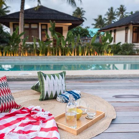 Alon Cloud9 Beach Front Catangnan المظهر الخارجي الصورة