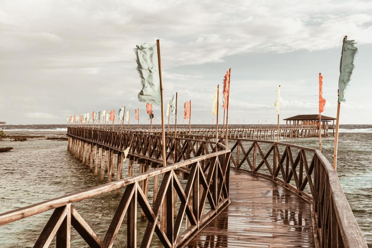 Alon Cloud9 Beach Front Catangnan المظهر الخارجي الصورة