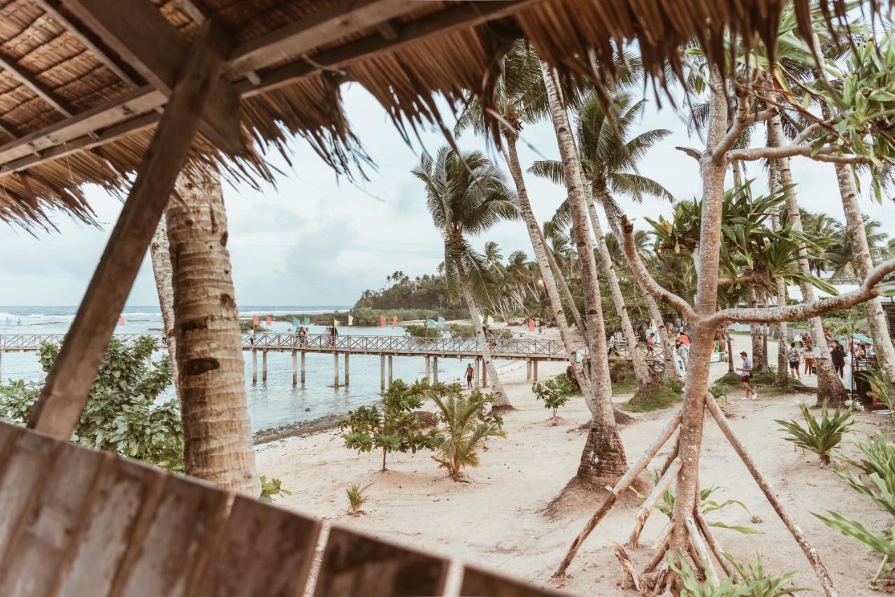 Alon Cloud9 Beach Front Catangnan المظهر الخارجي الصورة