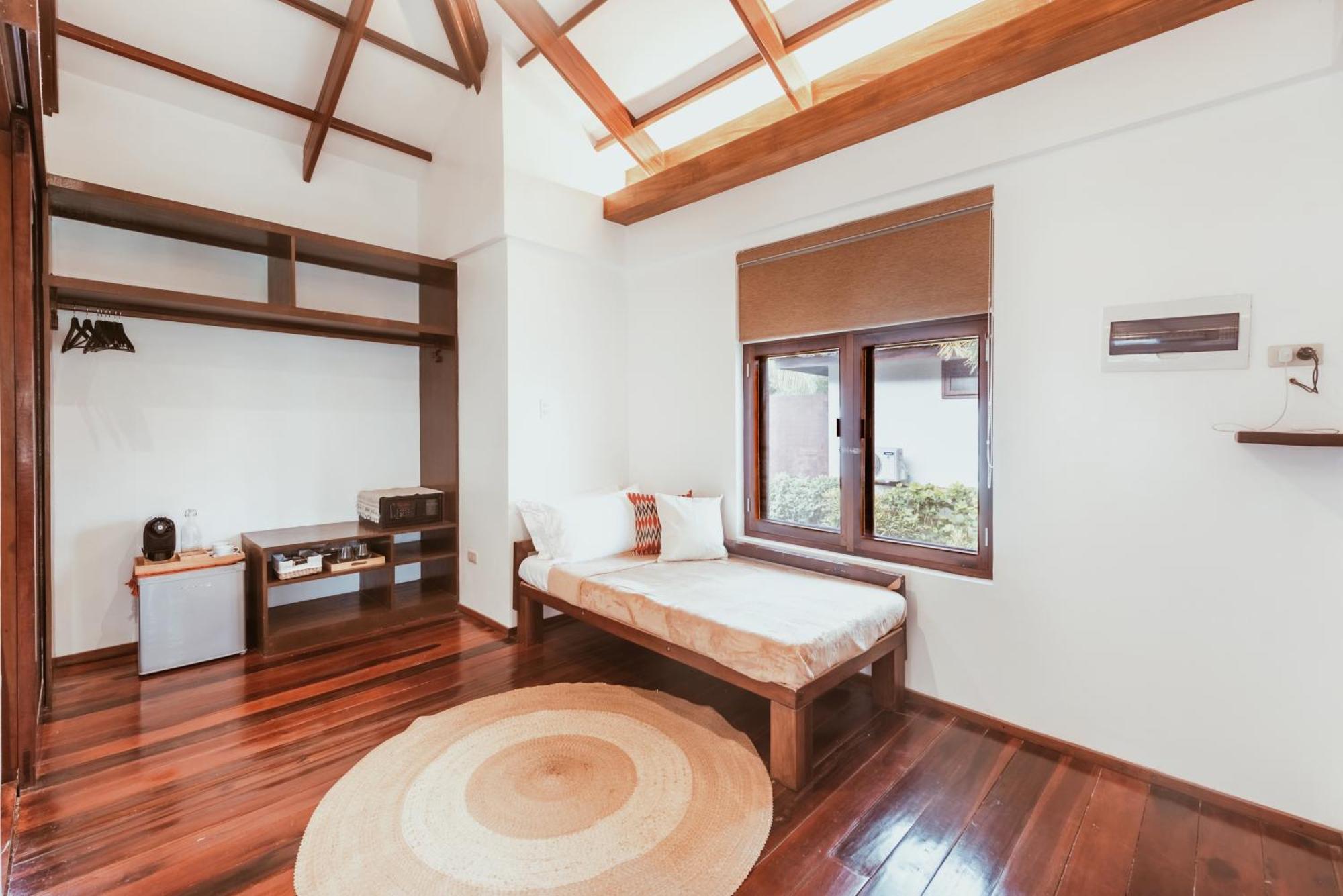 Alon Cloud9 Beach Front Catangnan المظهر الخارجي الصورة
