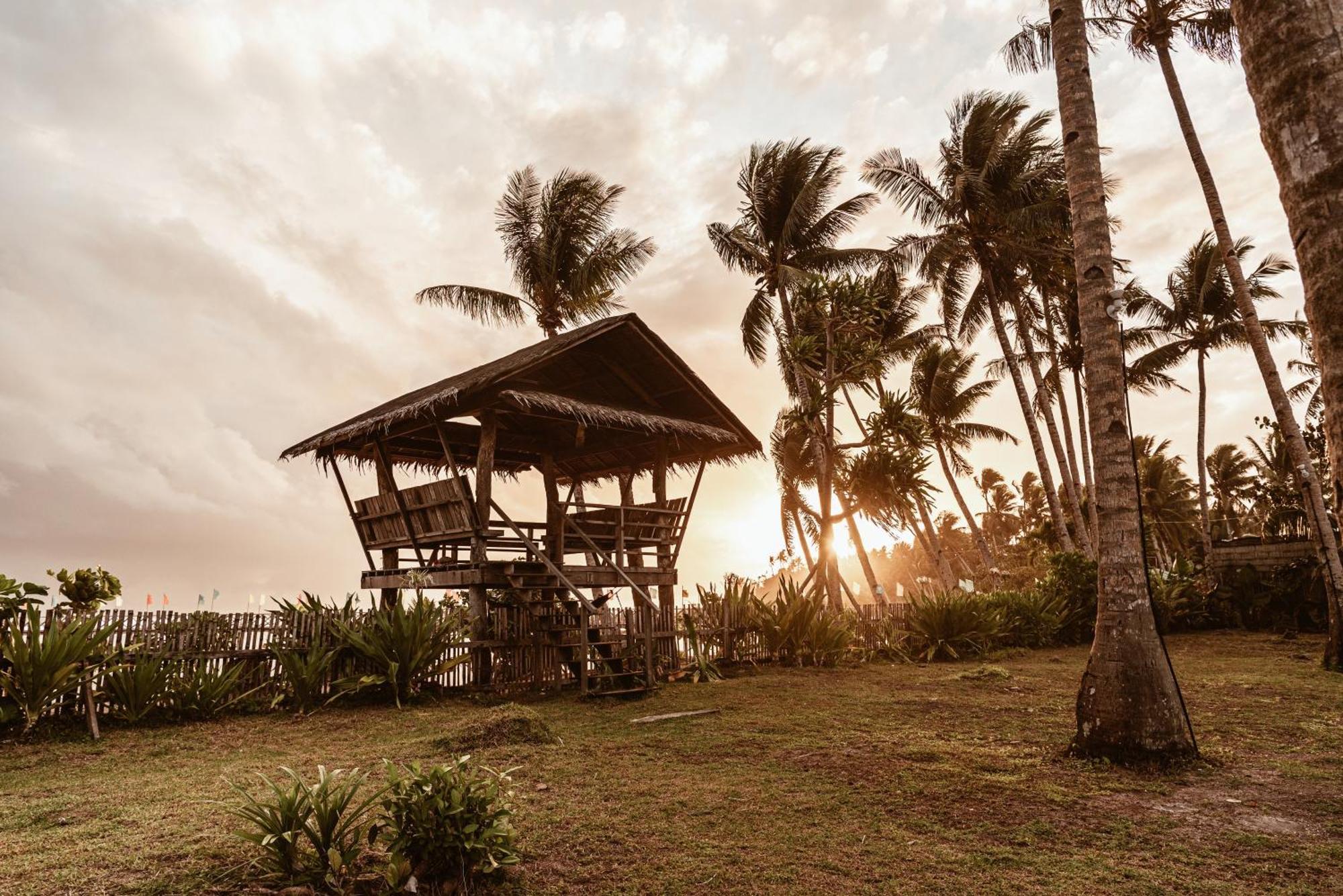 Alon Cloud9 Beach Front Catangnan المظهر الخارجي الصورة